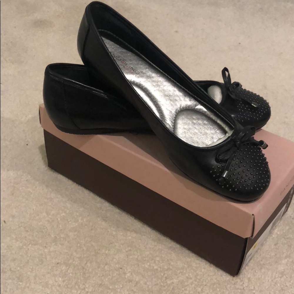 Unworn Bandolino B•Flexible Flats
